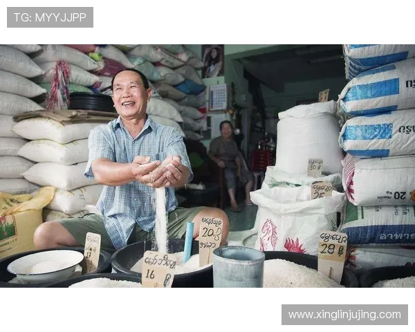 越南企业家创新发明大米ATM 方便贫困家庭获取米粮支持